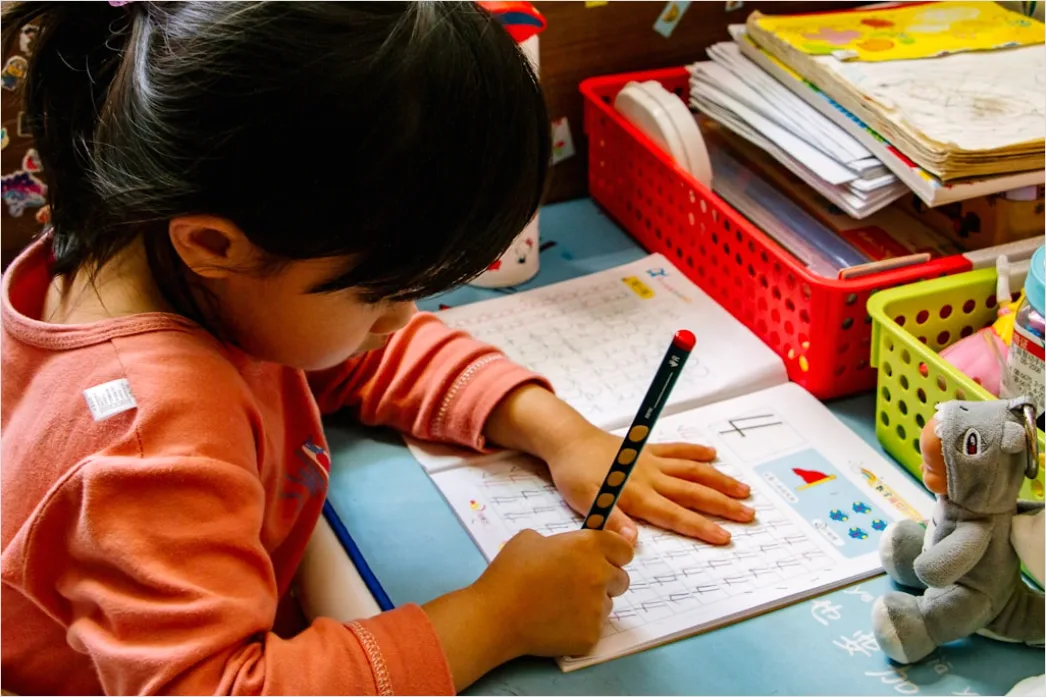 Detail Kids Learning To Write Alphabet Worksheet Number 19