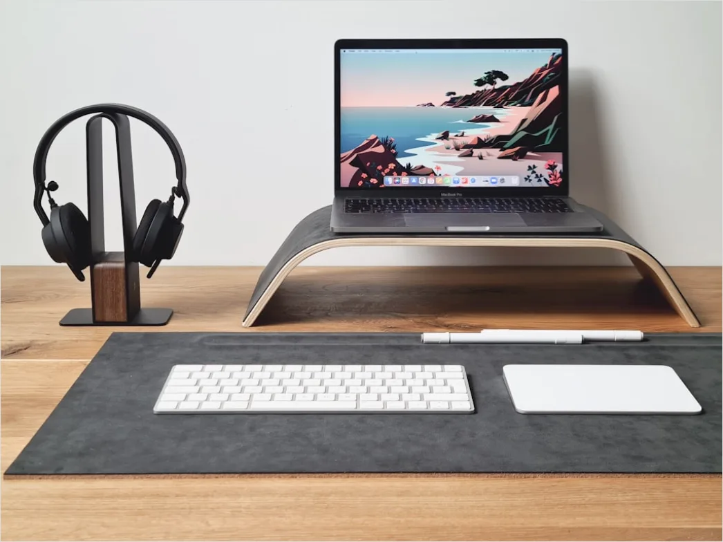 Detail Laptop Workspace Setup Modern Minimal Desk Number 13