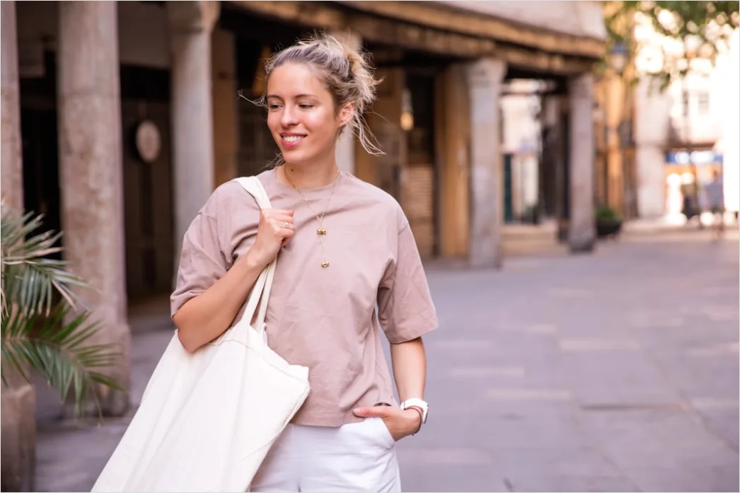 Detail Minimalistische Outfits Damen Beige Weiß Number 2