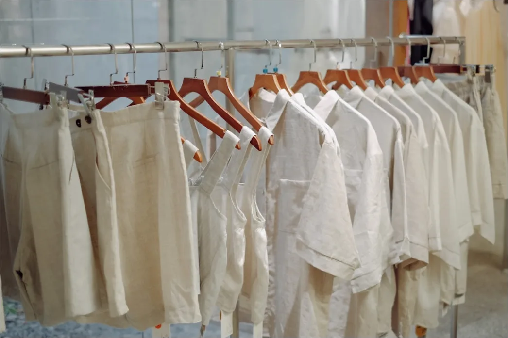 Detail Minimalistische Outfits Damen Beige Weiß Number 18