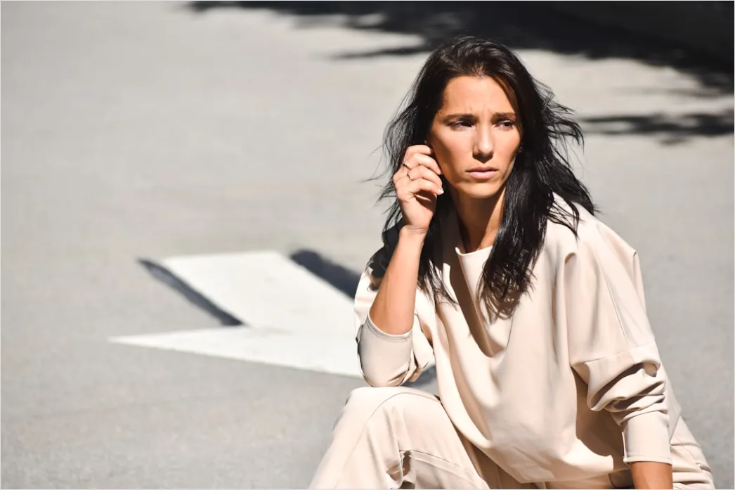 Detail Minimalistische Outfits Damen Beige Weiß Number 10
