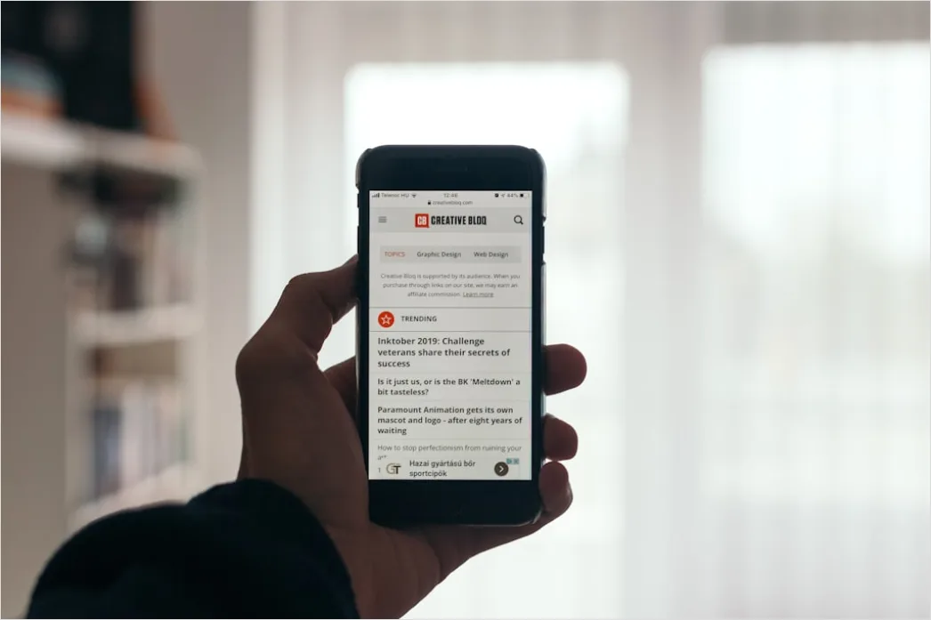 Detail Phishing Email Scam Concept On Smartphone Number 18