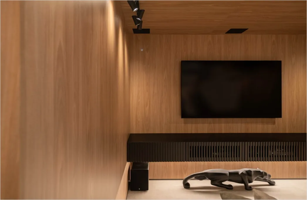 Detail Robot Vacuum Cleaner In Modern Living Room Number 15