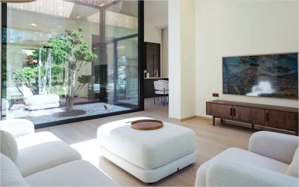 Detail Robot Vacuum Cleaner In Modern Living Room Number 7