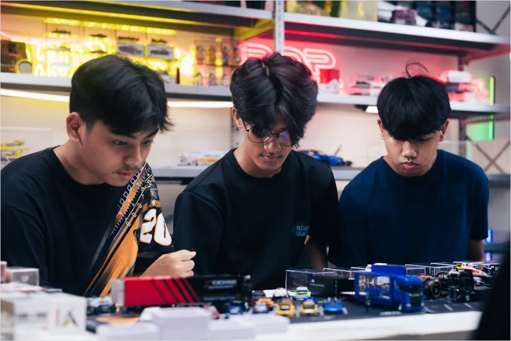 Detail Robotics Engineering Team Building Prototype Lab Number 12
