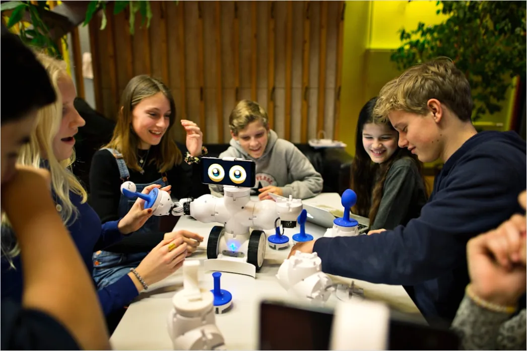 Detail Robotics Engineering Team Building Prototype Lab Number 8