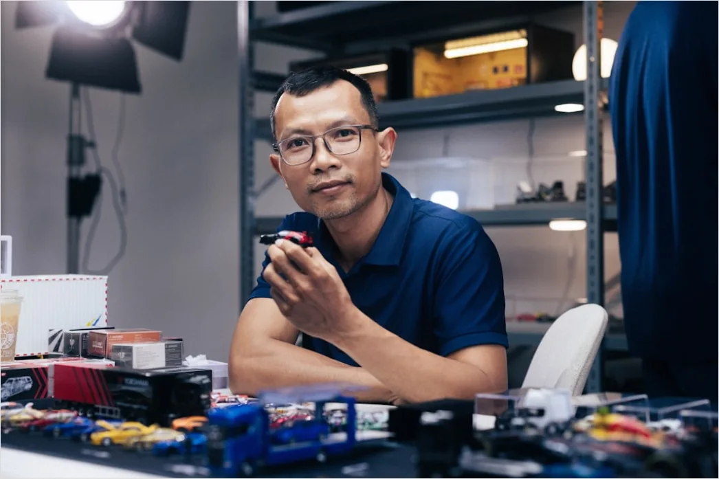 Detail Robotics Startup Team Working On Hardware Number 20