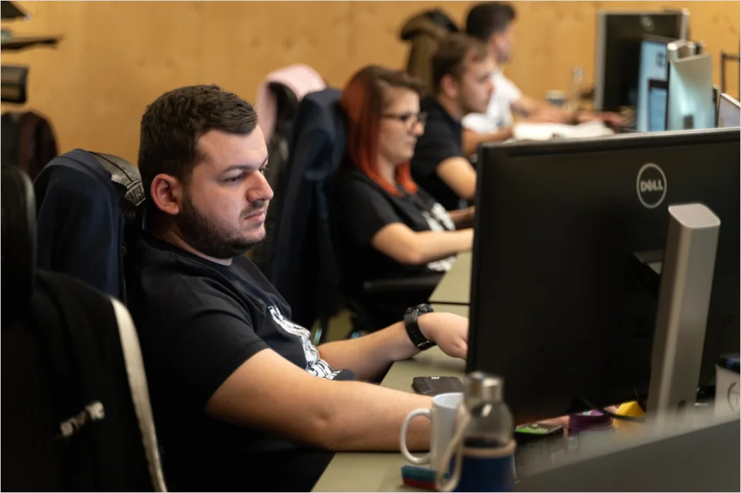 Detail Security Operations Center Soc Analysts Working Number 16