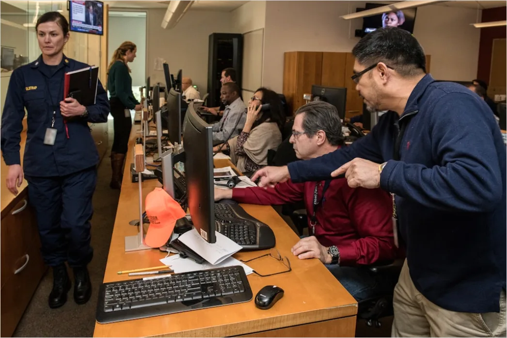 Detail Security Operations Center Soc Analysts Working Number 3