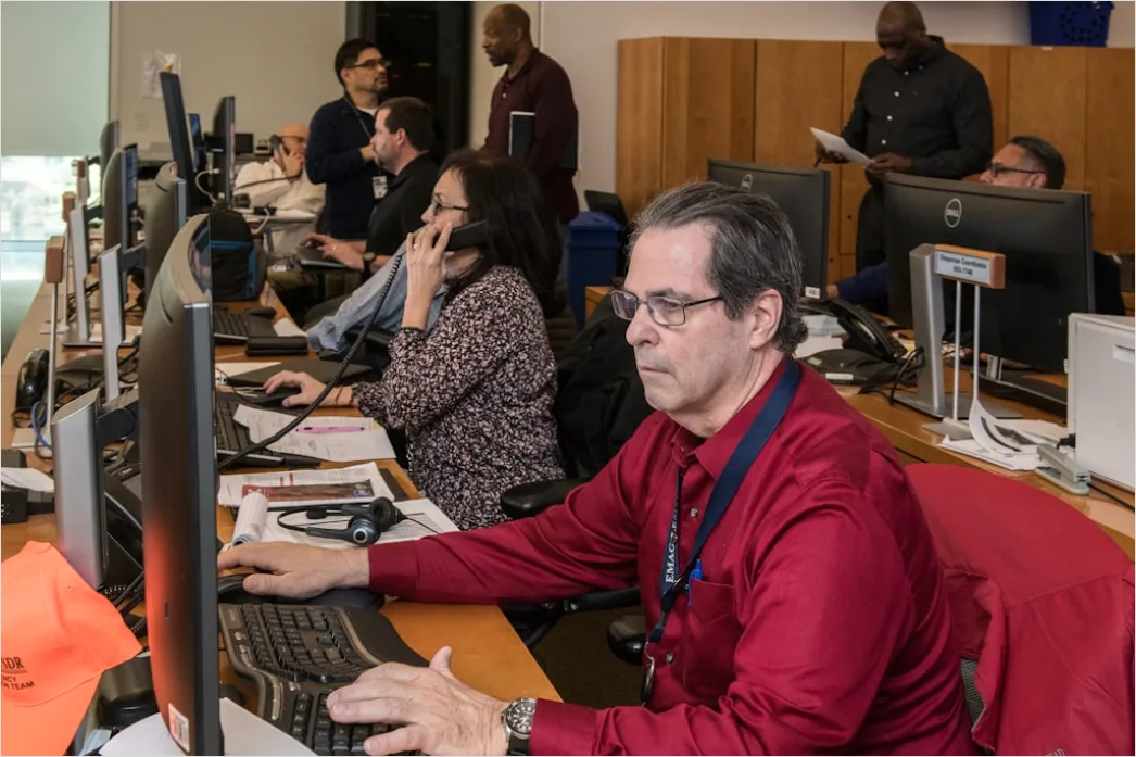 Detail Security Operations Center Soc Analysts Working Number 5