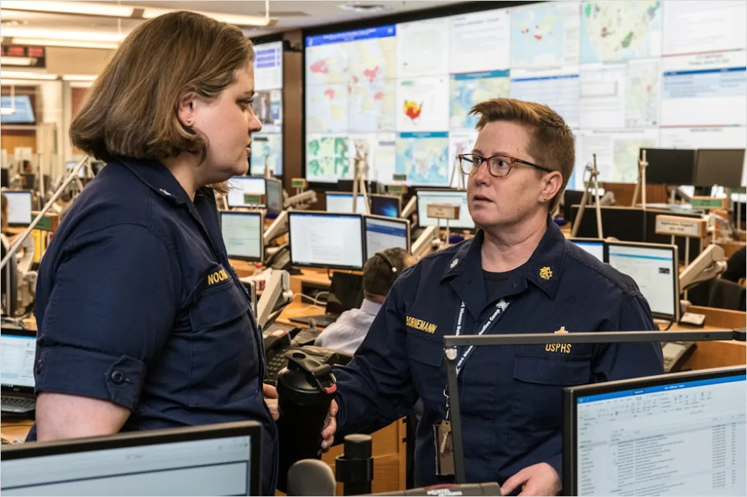 Detail Security Operations Center Soc Analysts Working Number 8
