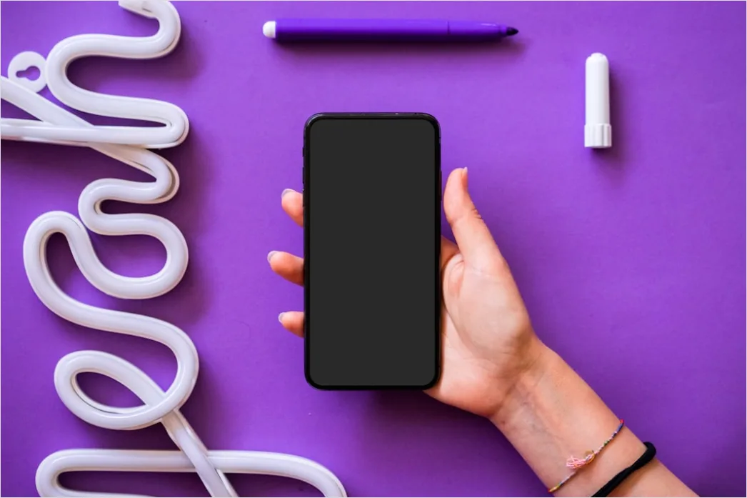 Detail Smartphone Mockup In Hand Minimal Background Number 11