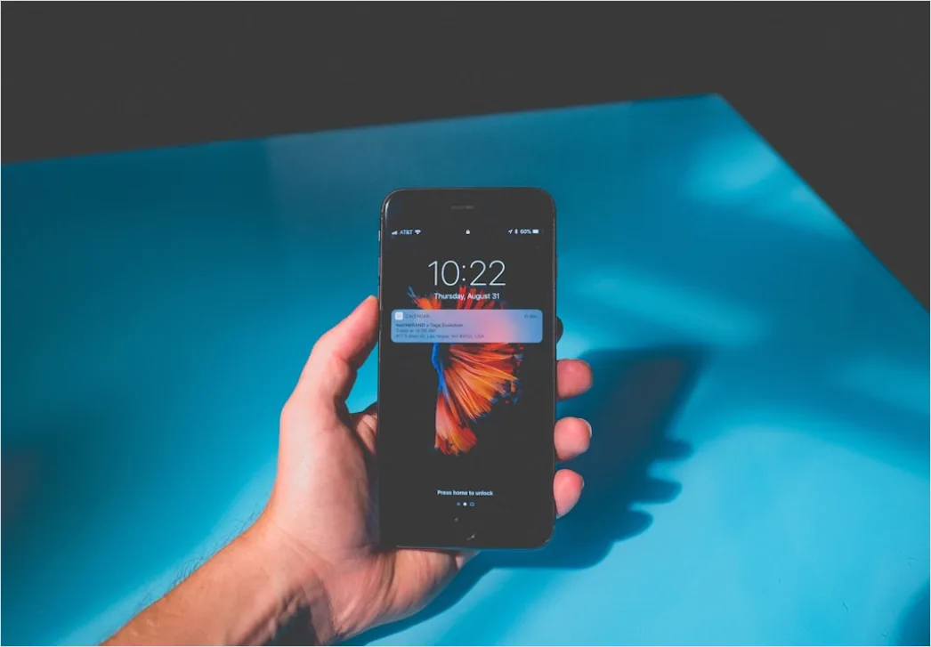 Detail Smartphone Mockup In Hand Minimal Background Number 18