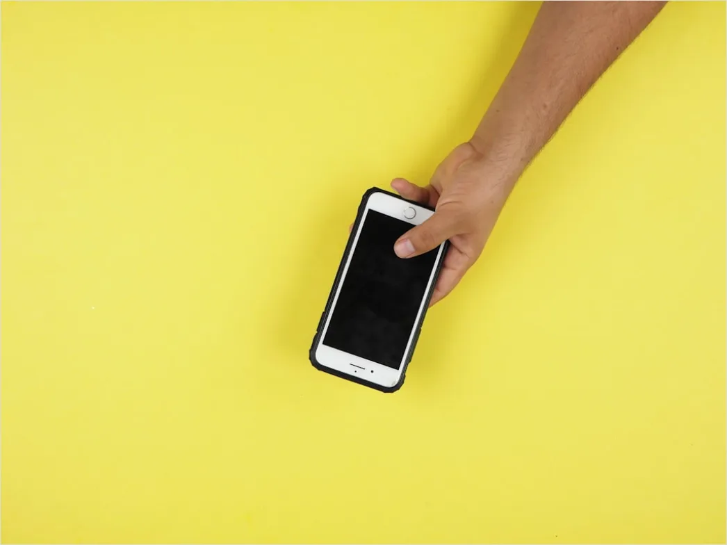 Detail Smartphone Mockup In Hand Minimal Background Number 10