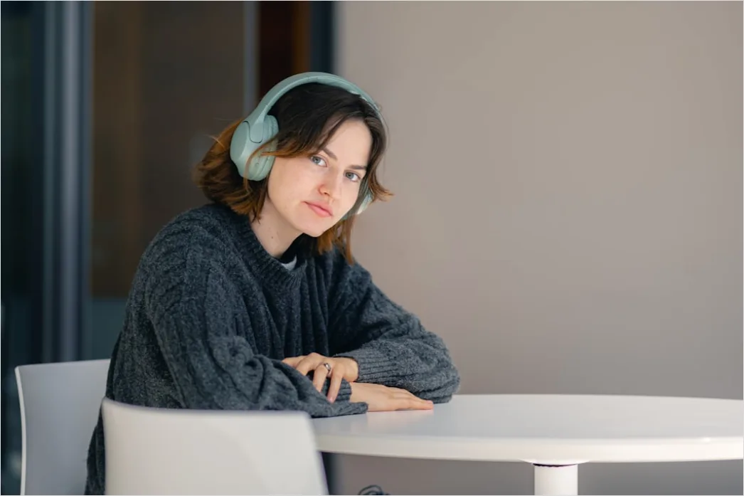Detail Student Wearing Headphones Watching Online Lecture Number 15