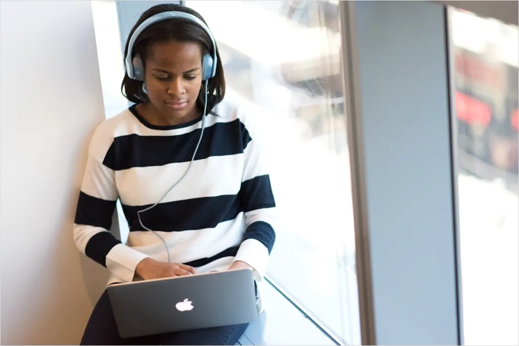 Detail Student Wearing Headphones Watching Online Lecture Number 16