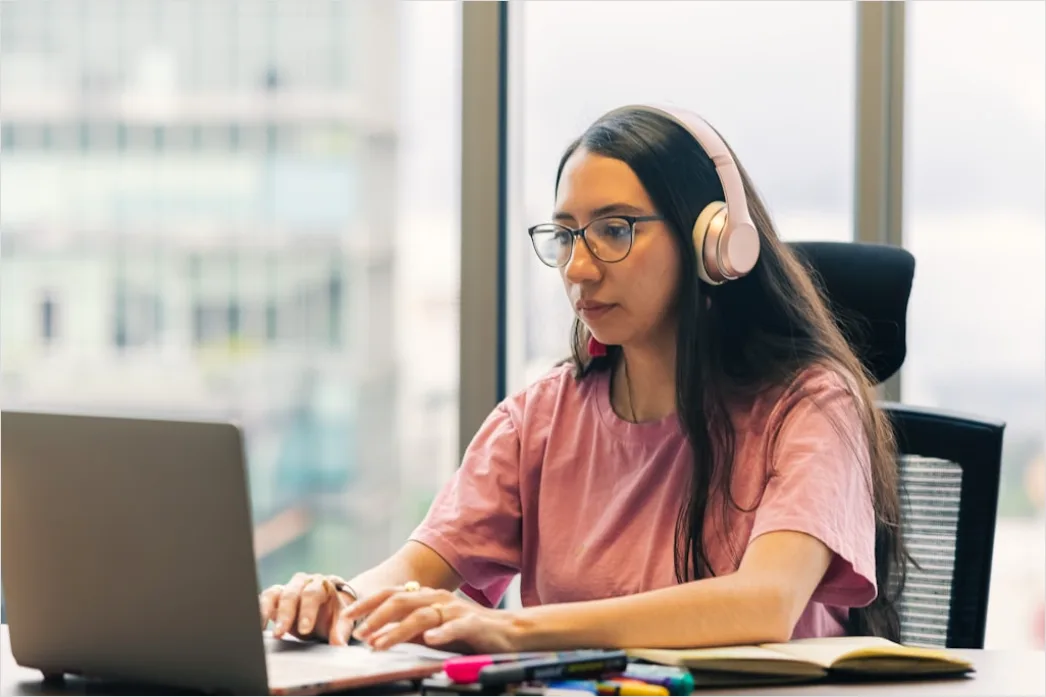 Detail Student Wearing Headphones Watching Online Lecture Number 5