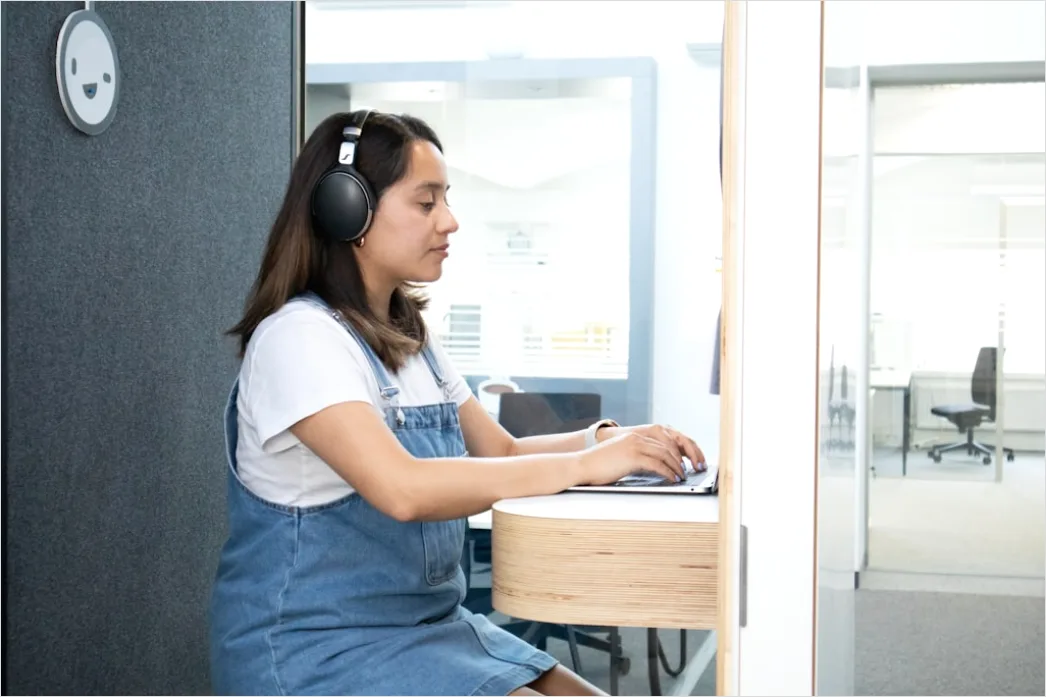 Detail Student Wearing Headphones Watching Online Lecture Number 7