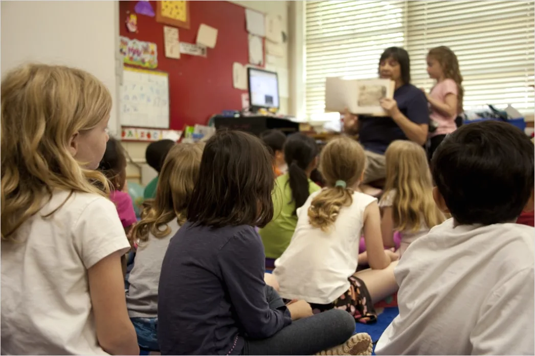 Detail Teacher Reading Story To Young Children Circle Number 6