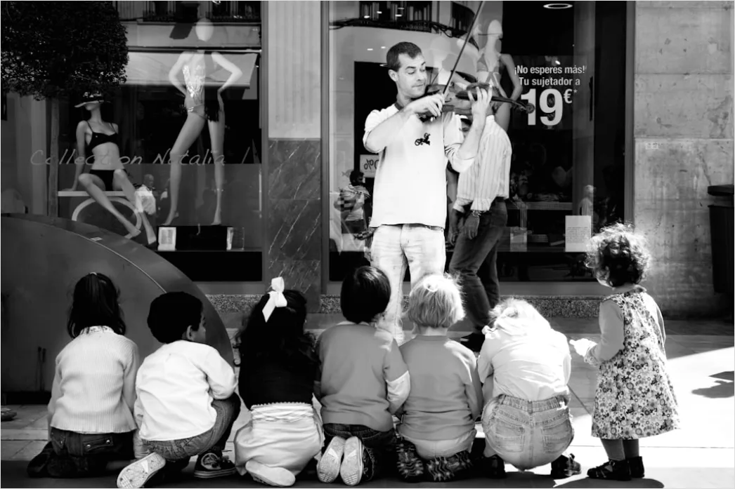 Detail Teacher Reading Story To Young Children Circle Number 8