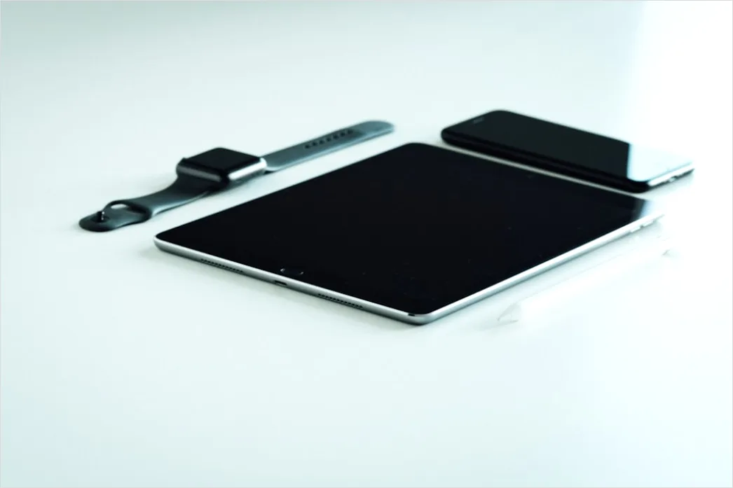 Detail Tech Flat Lay Gadgets On White Background Number 2