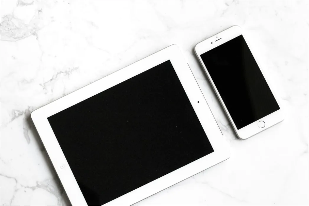Detail Tech Flat Lay Gadgets On White Background Number 11