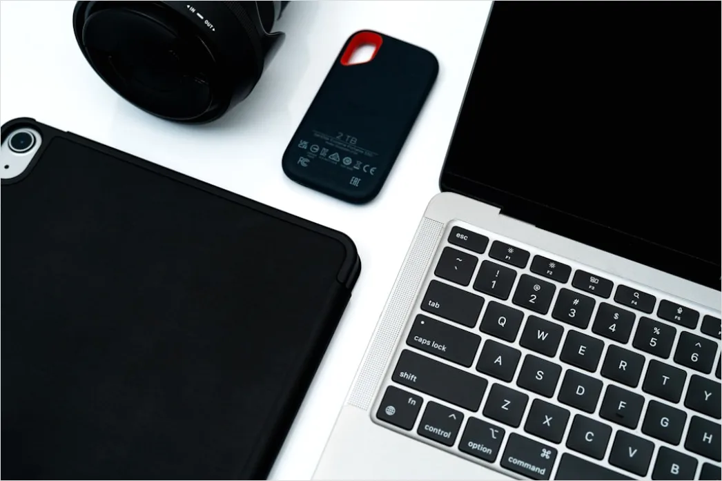 Detail Tech Flat Lay Gadgets On White Background Number 6