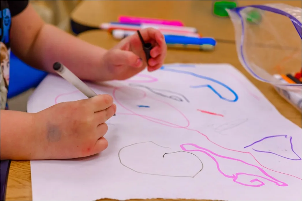 Detail Toddler Sensory Play Activity At Daycare Number 2