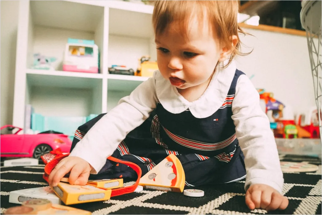Detail Toddler Sensory Play Activity At Daycare Number 3