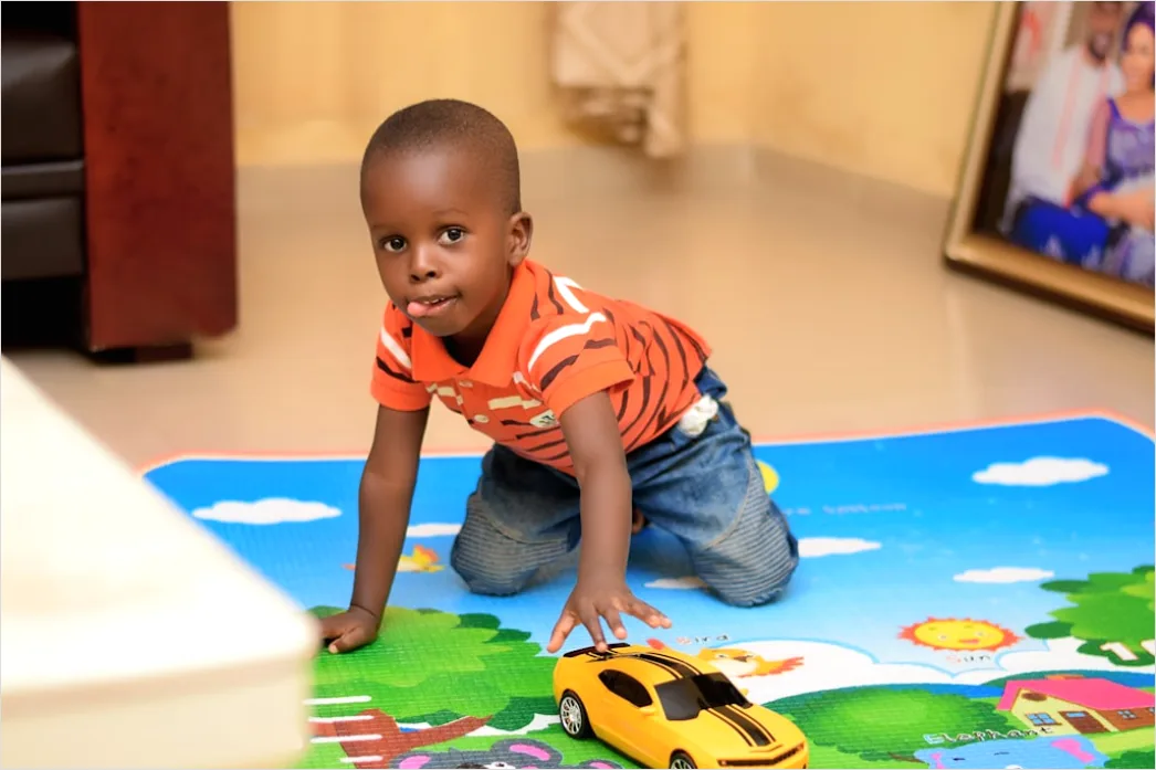 Detail Toddler Sensory Play Activity At Daycare Number 4