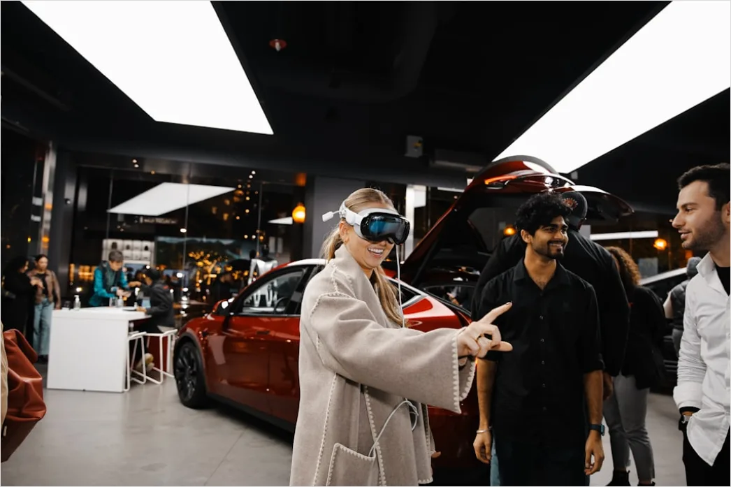 Detail Virtual Showroom Concept With Vr Interface Number 14