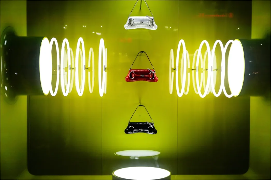 Detail Virtual Showroom Concept With Vr Interface Number 17