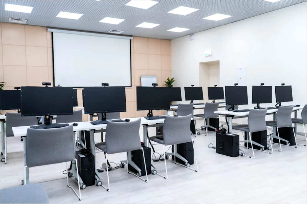 Detail Vr Training Simulation Concept In Classroom Number 2
