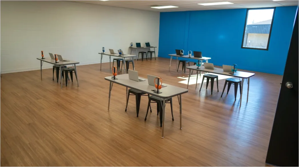 Detail Vr Training Simulation Concept In Classroom Number 12