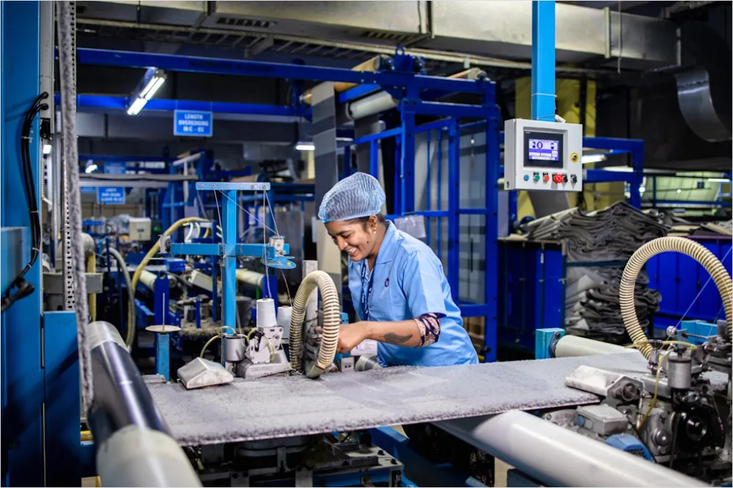 Detail Automotive Quality Control Inspection Line Worker Number 11