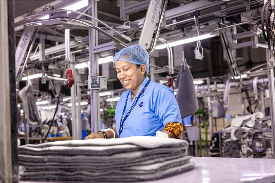 Detail Automotive Quality Control Inspection Line Worker Number 12