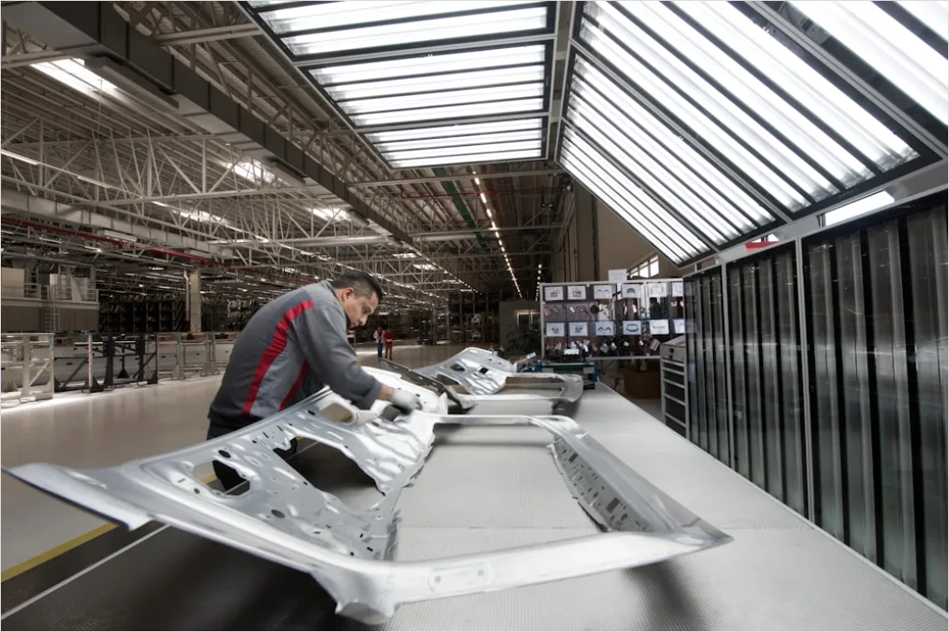 Detail Automotive Quality Control Inspection Line Worker Number 13