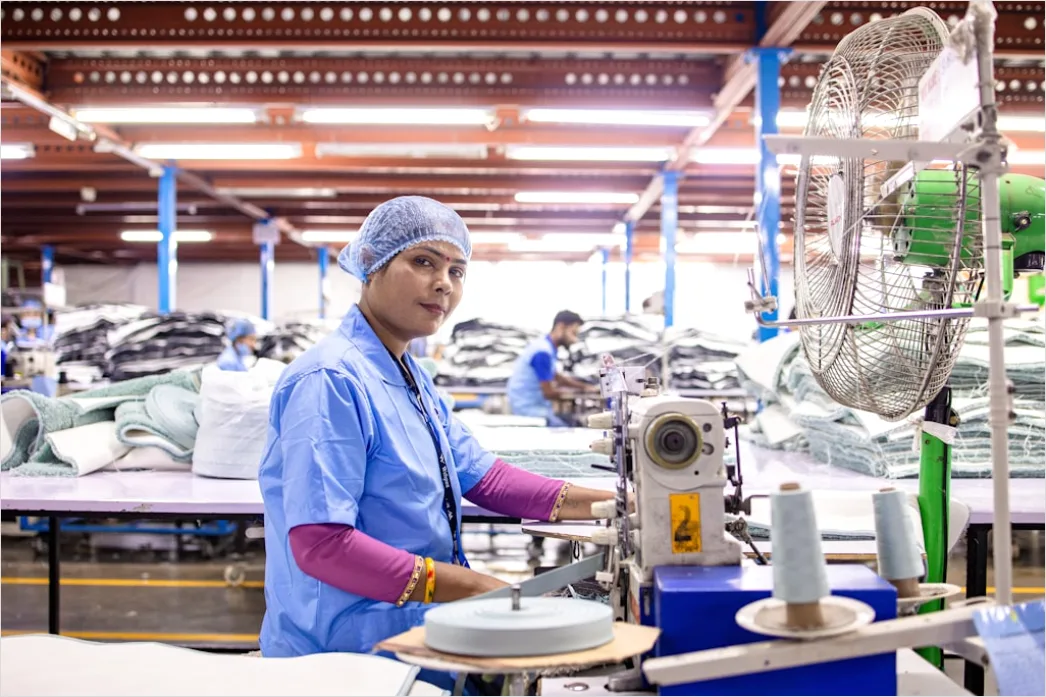 Detail Automotive Quality Control Inspection Line Worker Number 6