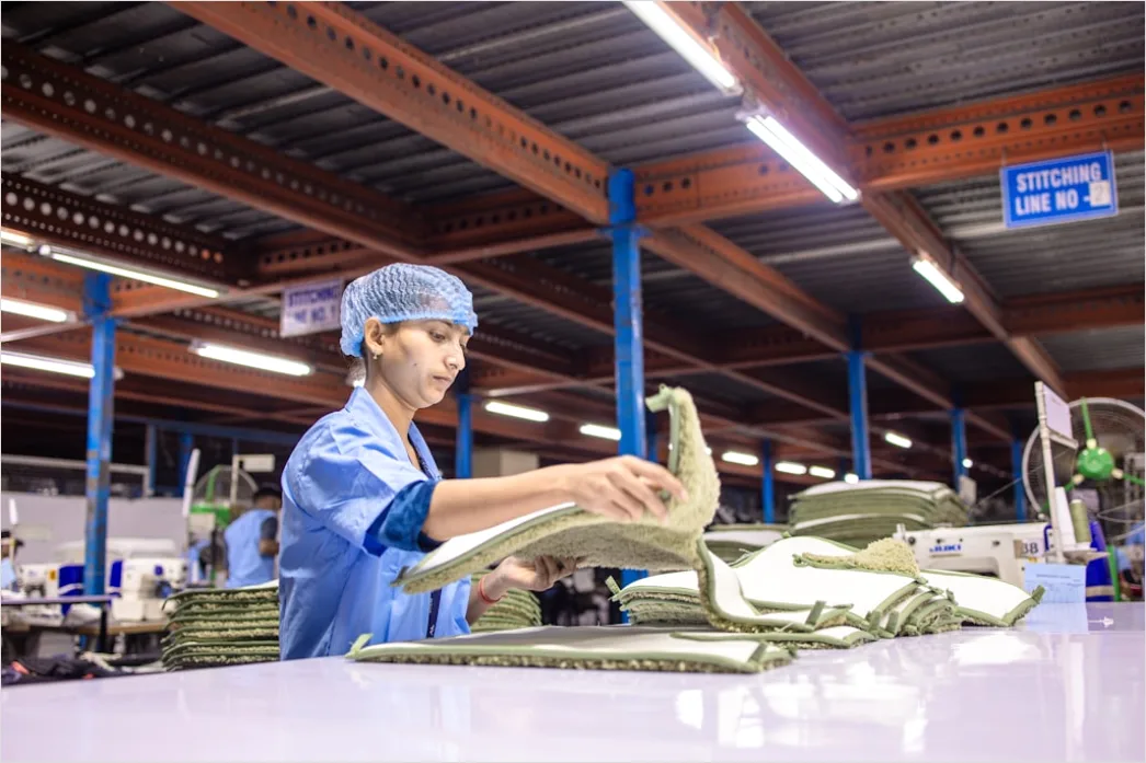 Detail Automotive Quality Control Inspection Line Worker Number 8