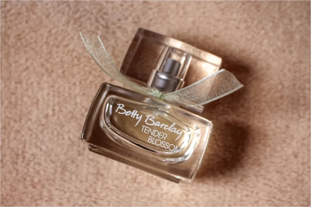 Beauty Product Close Up Macro Photography 8bef