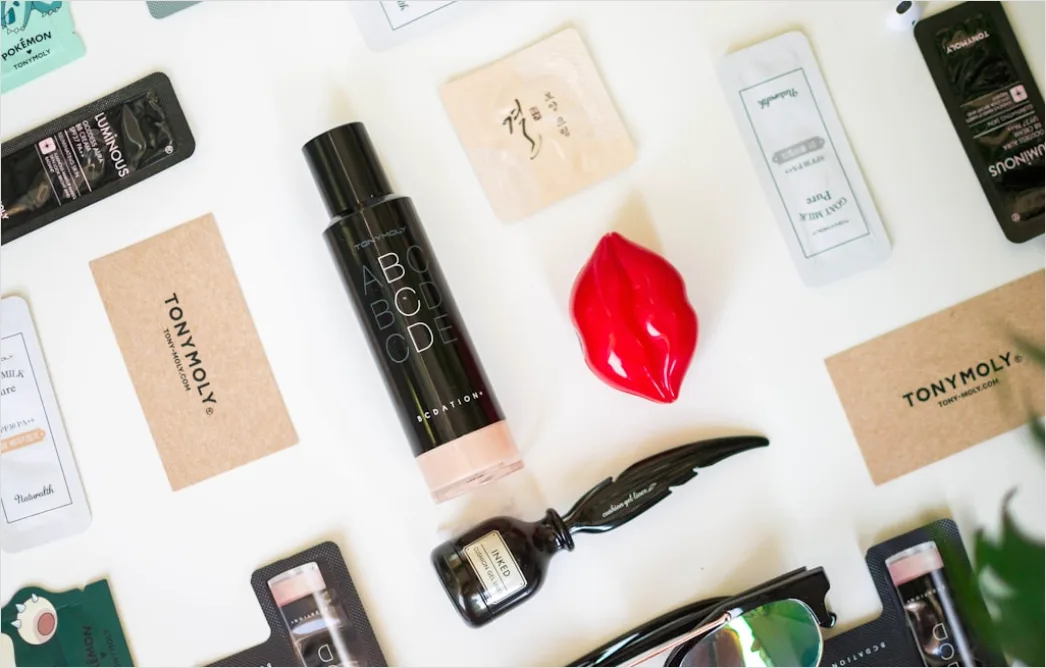Detail Beauty Products Flat Lay Minimal White Background Number 19