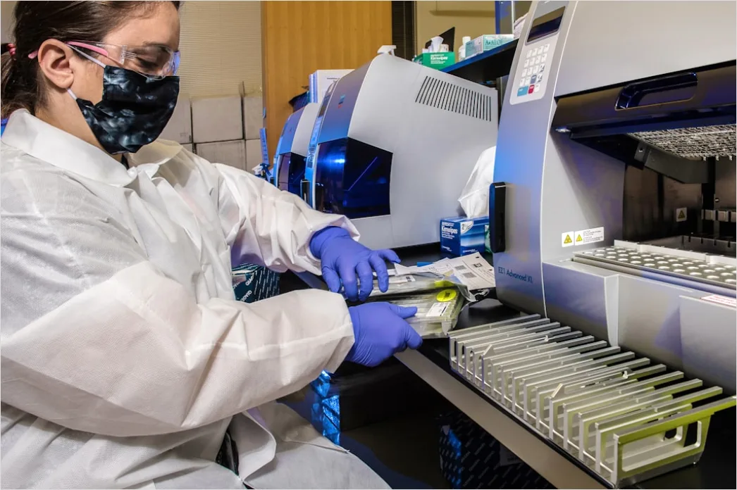 Detail Biotechnology Researcher Analyzing Dna Gel Electrophoresis Number 13