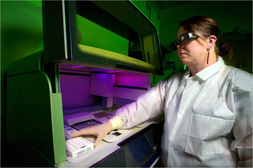Detail Biotechnology Researcher Analyzing Dna Gel Electrophoresis Number 8