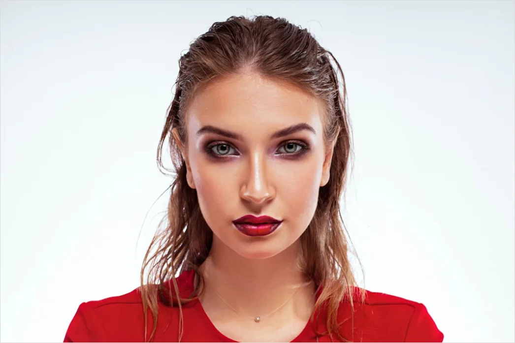 Detail Bold Red Lip Makeup Look For Evening Number 2