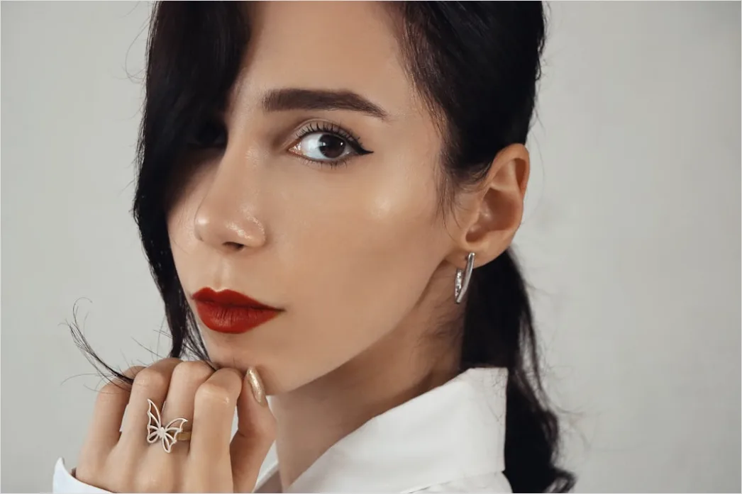 Detail Bold Red Lip Makeup Look For Evening Number 19