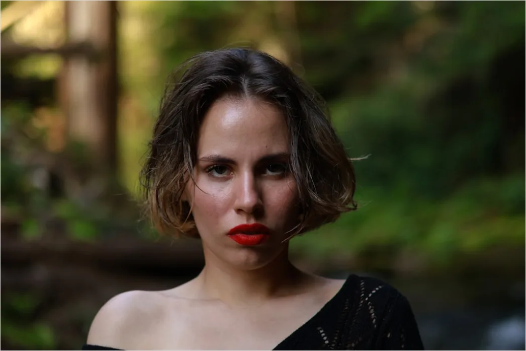 Detail Bold Red Lip Makeup Look For Evening Number 20