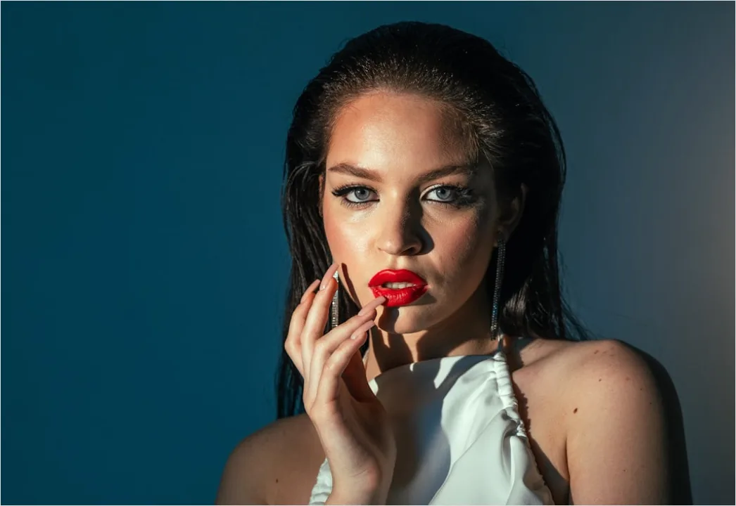Detail Bold Red Lip Makeup Look For Evening Number 8