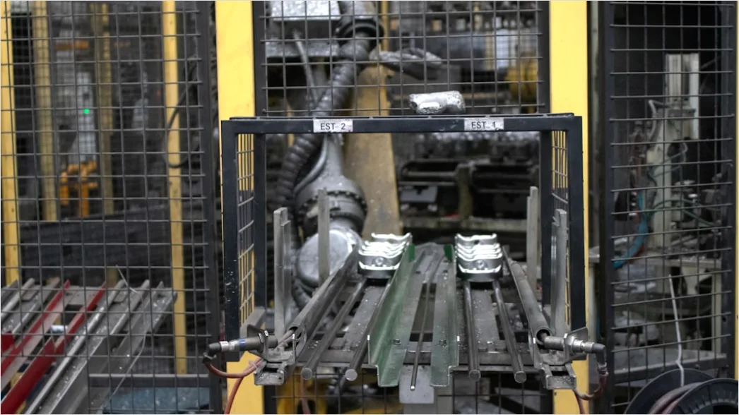 Detail Car Assembly Line Robotic Arms Welding Body Number 14
