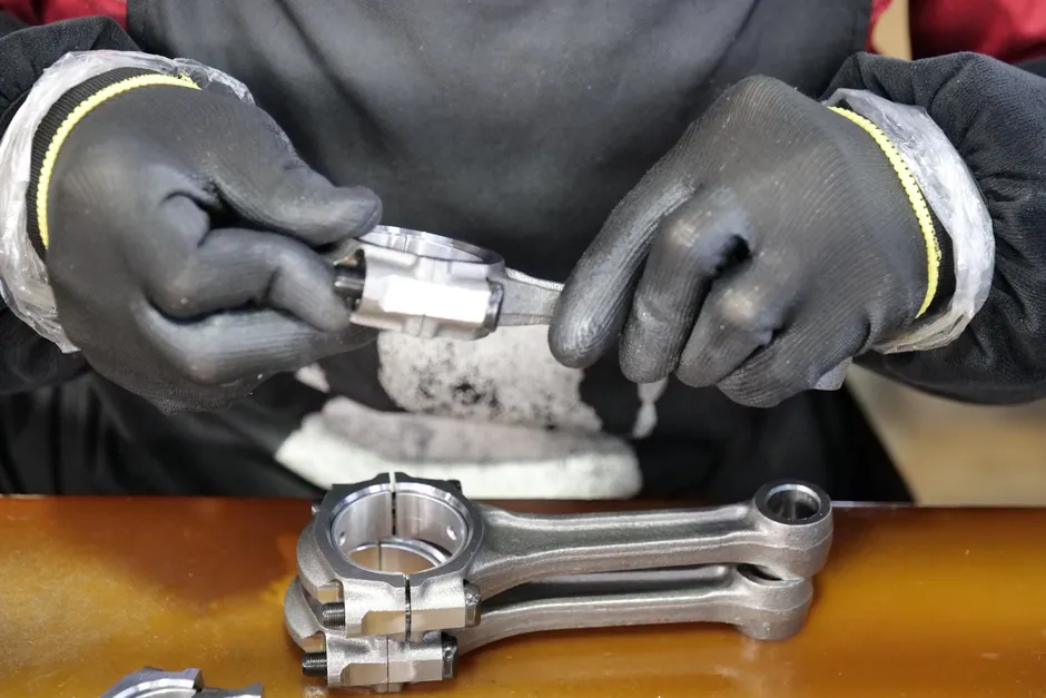 Detail Car Door Assembly Line Workers Fitting Parts Number 4