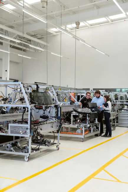 Detail Car Door Assembly Line Workers Fitting Parts Number 7